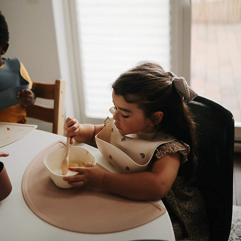 Mushie® Silikonska podloga za hranjenje Blush Mushie