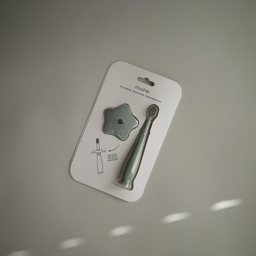 Mushie® Silikonska zobna ščetka Cambridge Blue Mushie