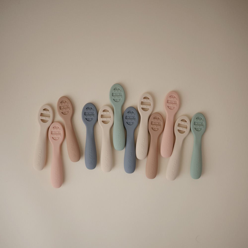 Mushie® Silikonske žličke za hranjenje Cambridge Blue/Shifting Sand Mushie