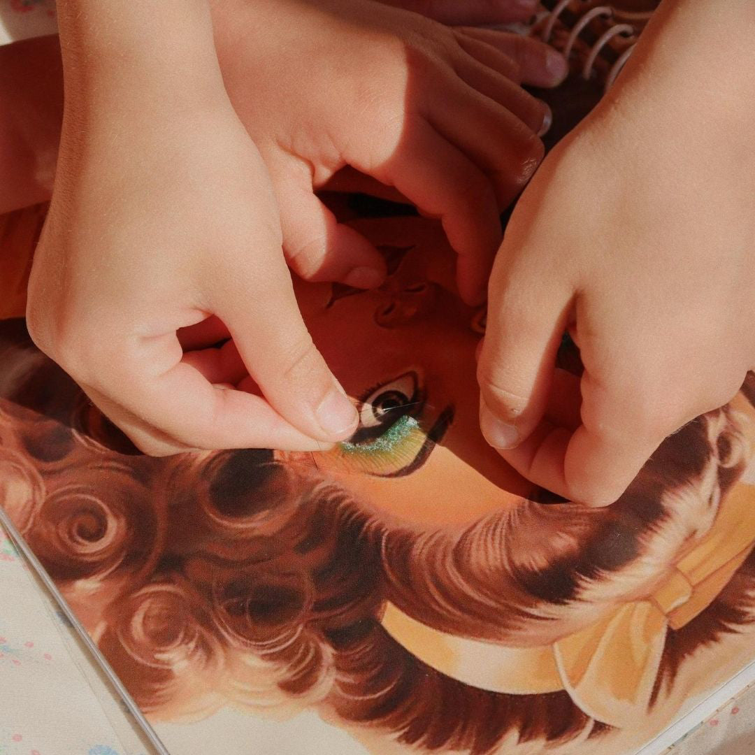 Konges Sløjd® Knjiga z nalepkami Glam Me Up Konges Sløjd