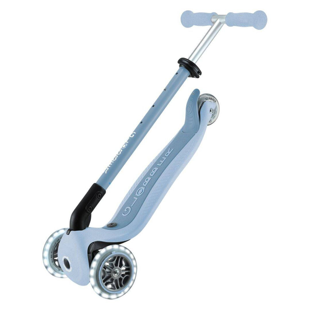 Globber® Zložljivi otroški skiro GO UP Active ECO s svetlečimi kolesi Blueberry Globber