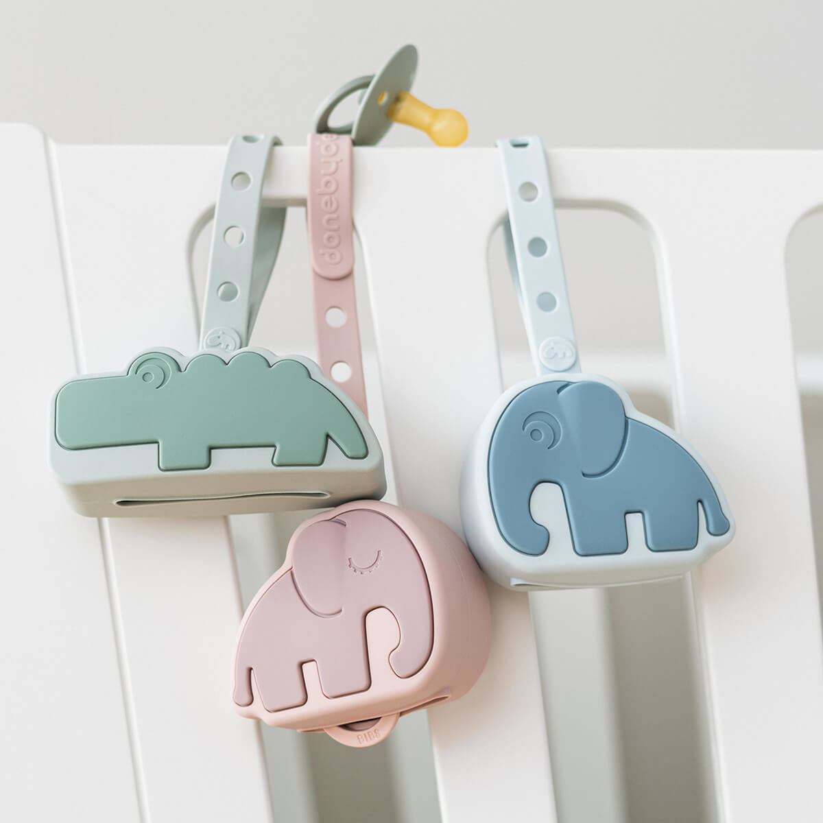 Done by Deer® Torbica za dudo Elphee Blue Done by Deer