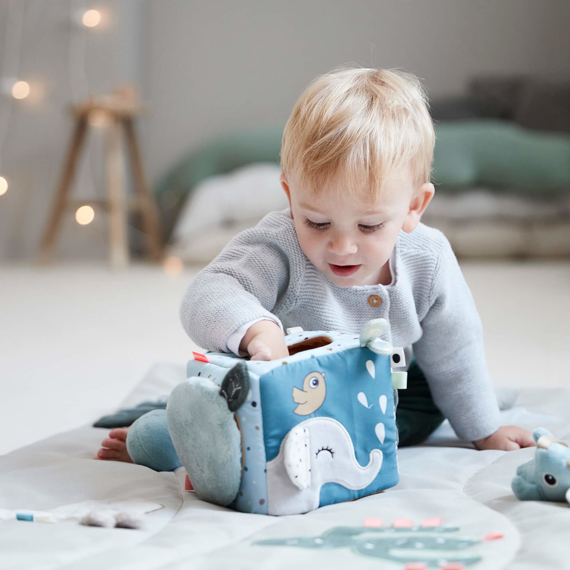 Done by Deer® Raziskovalna kocka Deer Friends Done by Deer