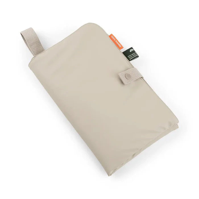 Done by Deer® Prenosna previjalna podloga Sand Done by Deer