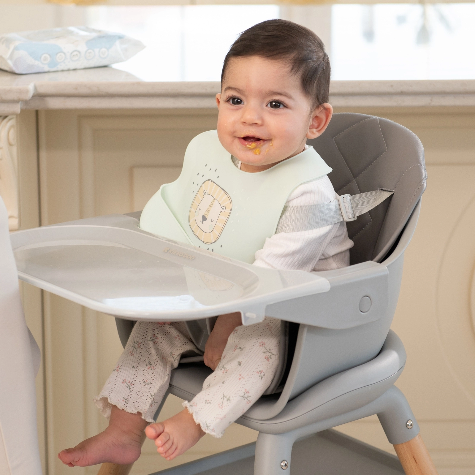 KikkaBoo® Otroški stol za hranjenje 2v1 Woody Army Green KikkaBoo